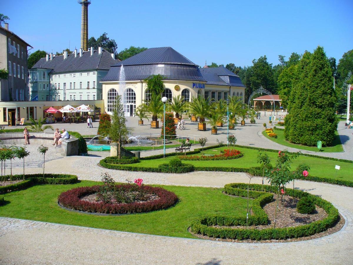Apartament Jasminowy Lägenhet Kudowa-Zdrój Exteriör bild