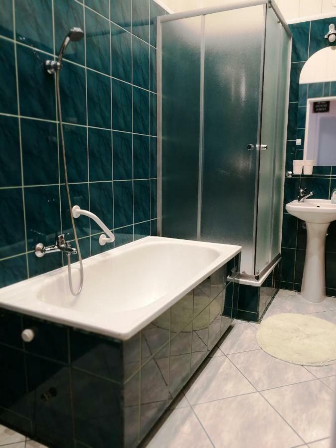 Apartament Jasminowy Lägenhet Kudowa-Zdrój Exteriör bild